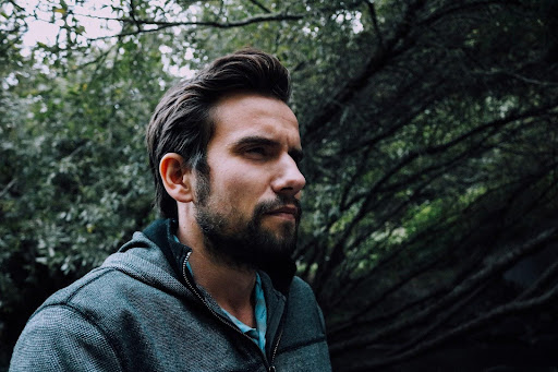 Falling for Fuller Hair: How Hair Transplants Can Restore Your Confidence This Autumn